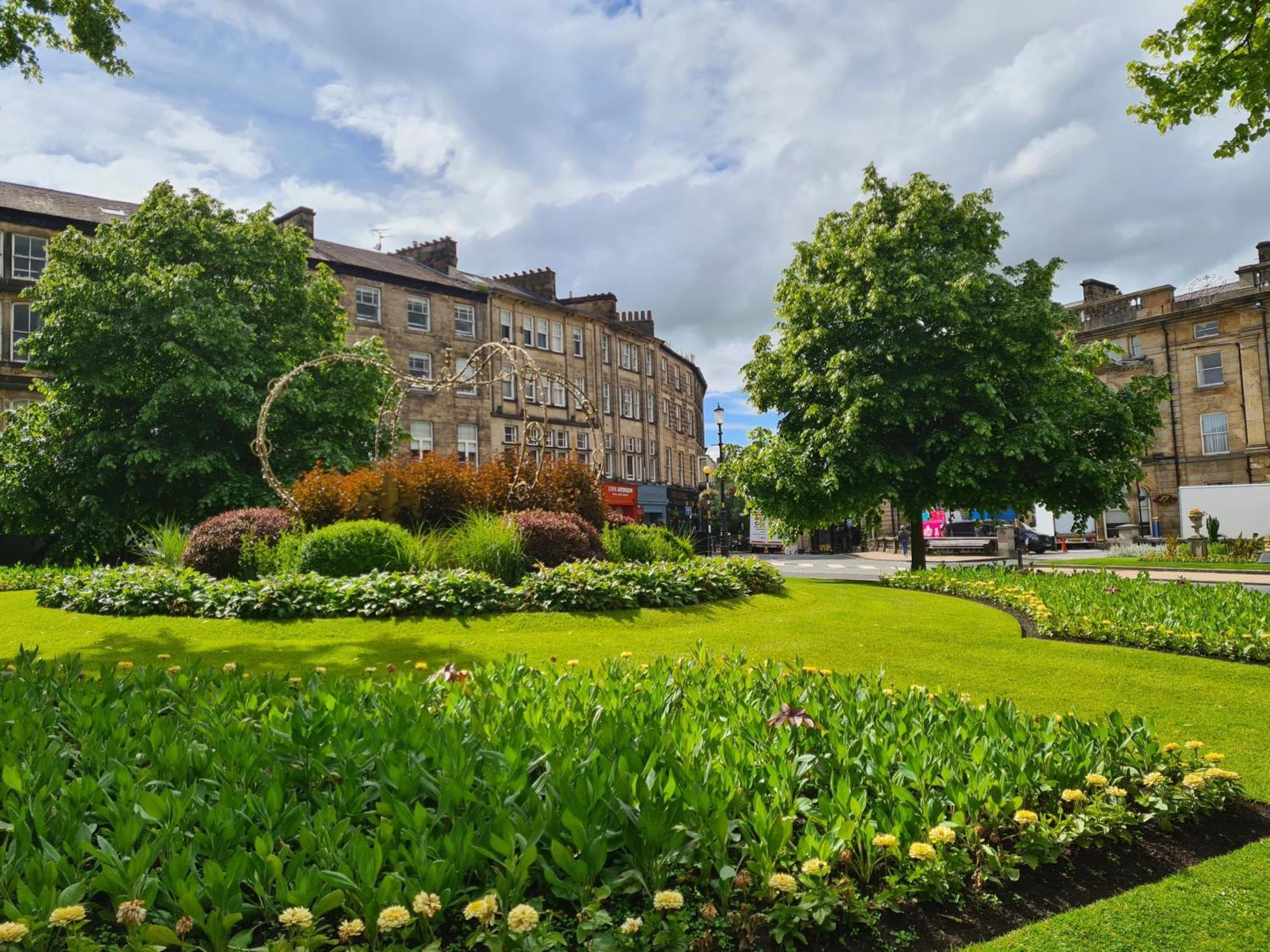 York Place Mews - Central 2 Bed 2 Bath Free Parking Harrogate Bagian luar foto